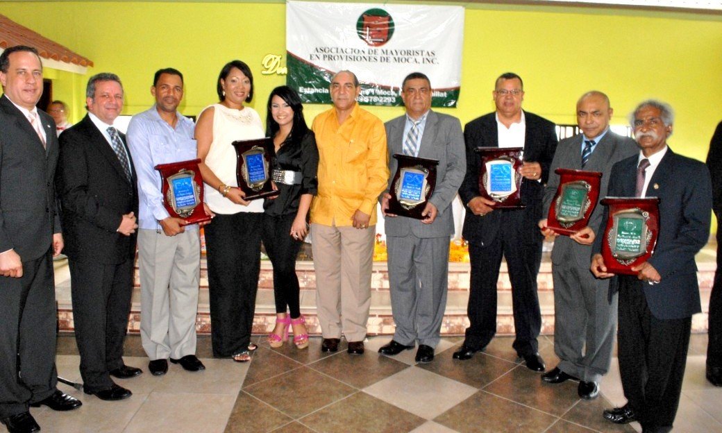 La asociación de Mayoristas de Espaillat reconoció comerciantes y comunicadores mocanos